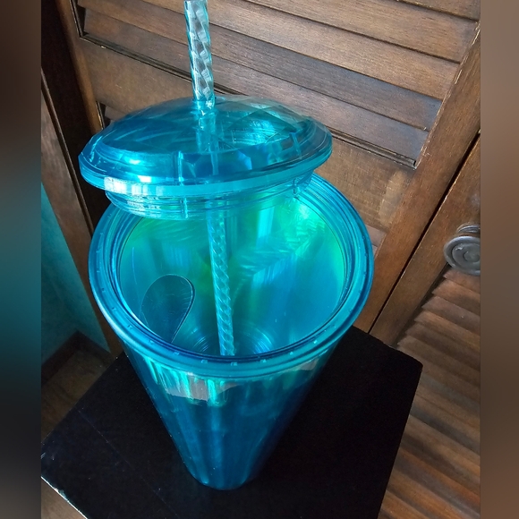 Starbucks Tumbler 24 oz. Iridescent Blue with Dome Lid & Matching Straw - Picture 5 of 10